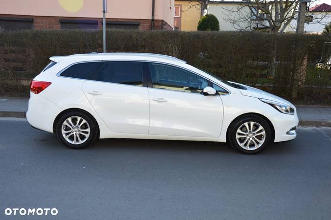 Kia Ceed - 12