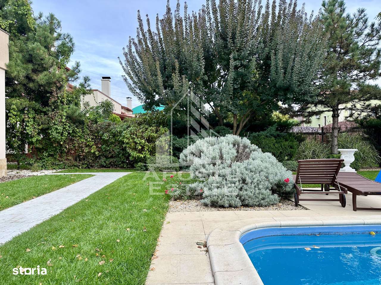 Casa impresionanta cu 5 camere si garaj, la intrare in Dumbravita - Imagine principală: 3/20