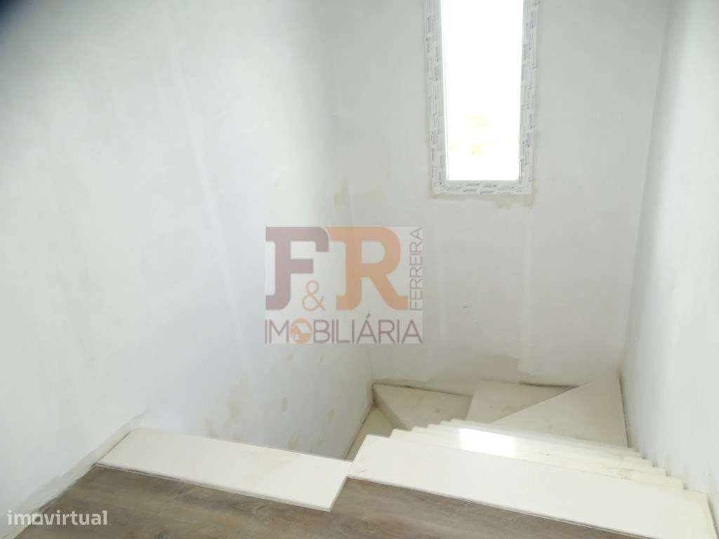 Moradia Duplex T3 Semi-Pronta!Pinhal General Fernão Ferro-7