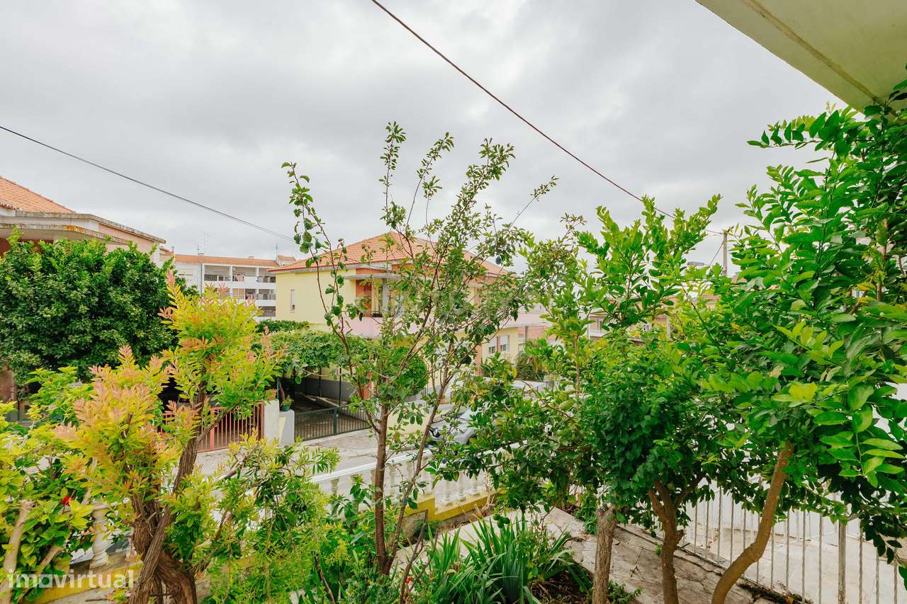 T2 exclusivo, totalmente remodelado e mobilado, com logradouro privati-6