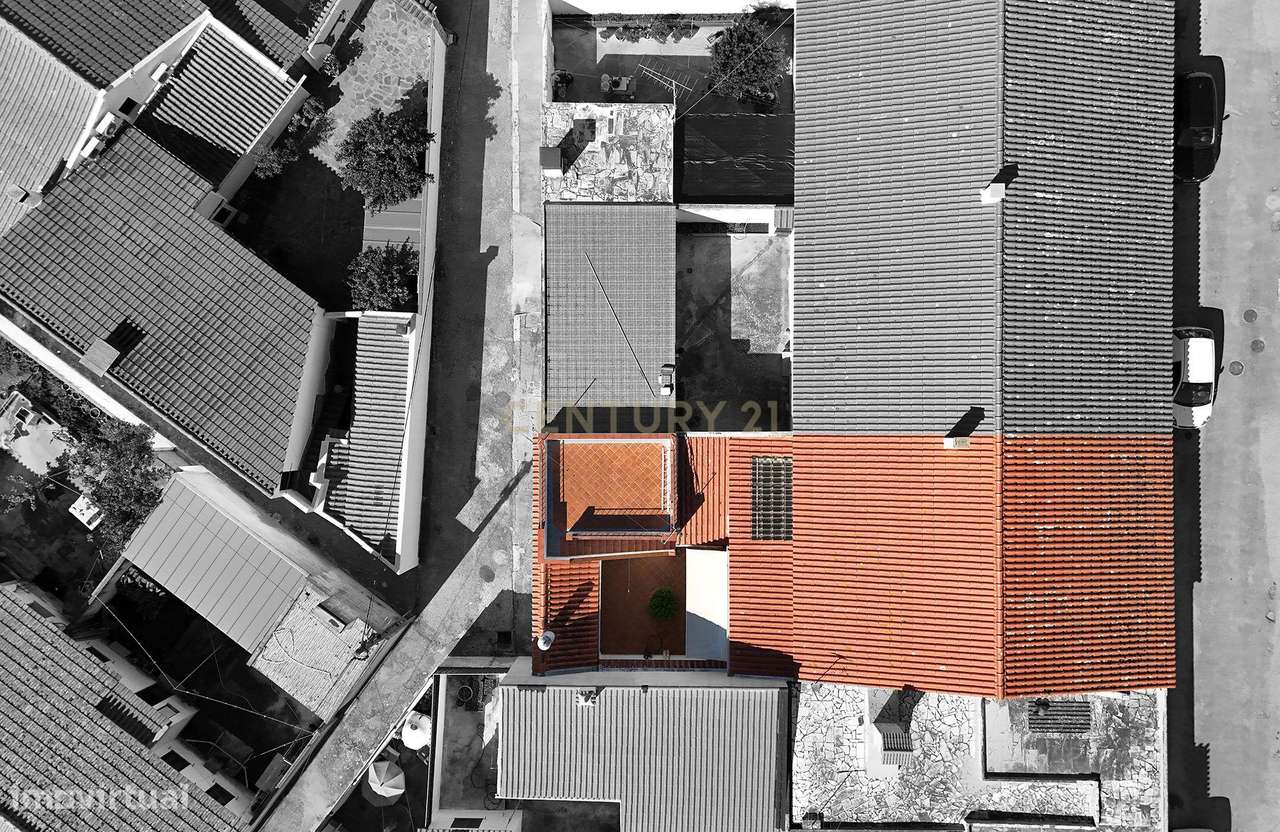Moradia T3 com espaço exterior situada junto ao Cento de Saúde de Mour-34