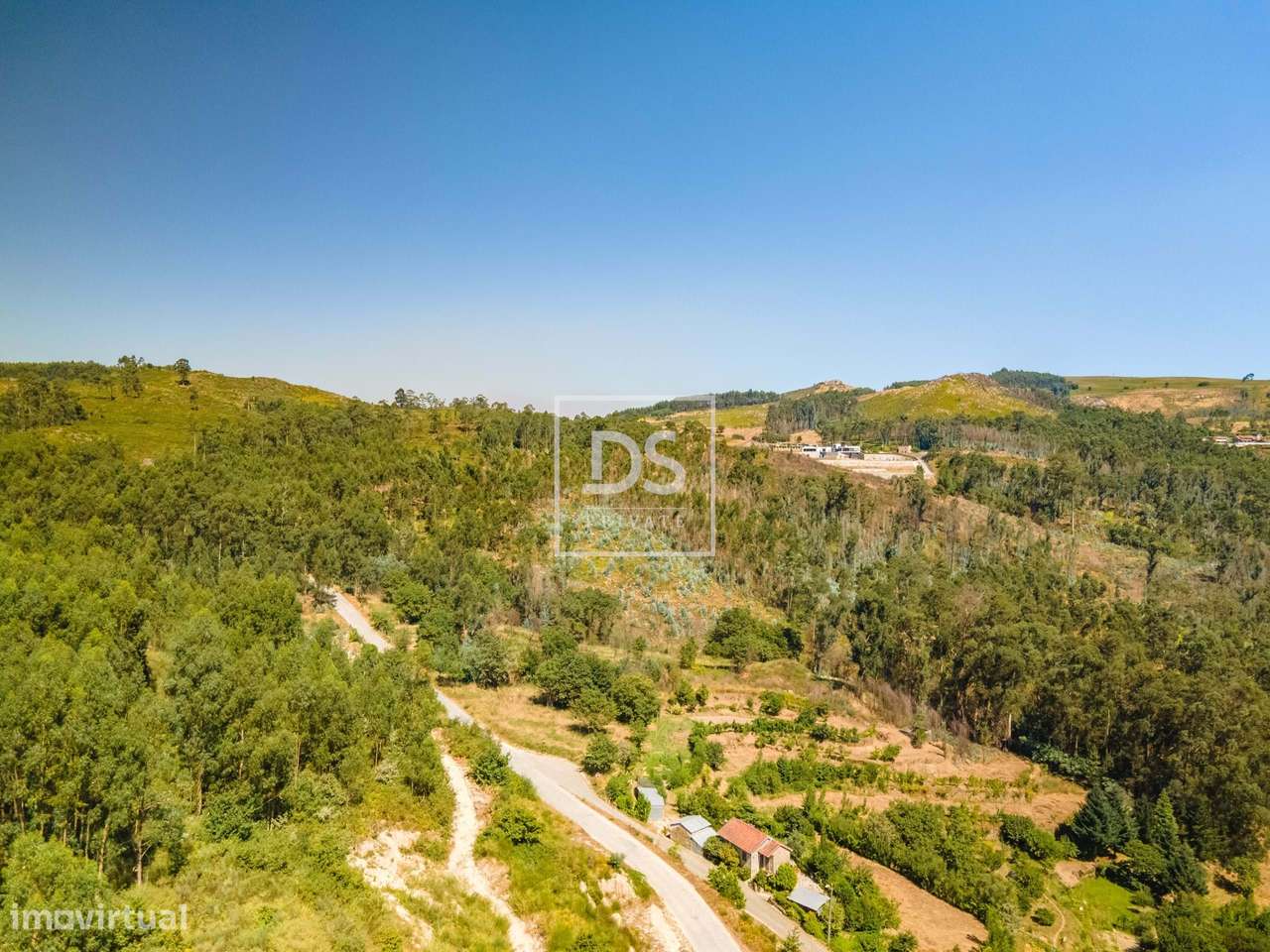 Quinta com Ruína para restaurar em Laurentim – Marco de Canaveses-9