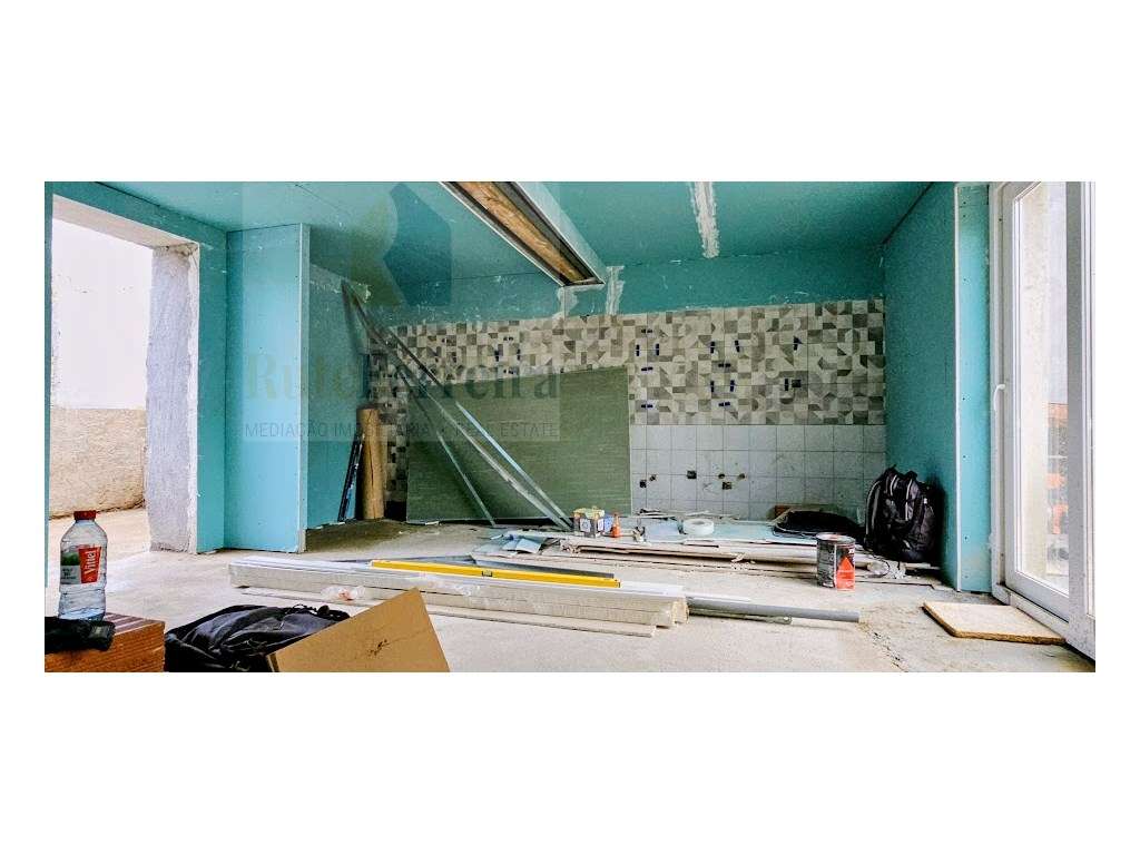 Moradia T2 em recuperação, Dois Portos, Runa!!-8