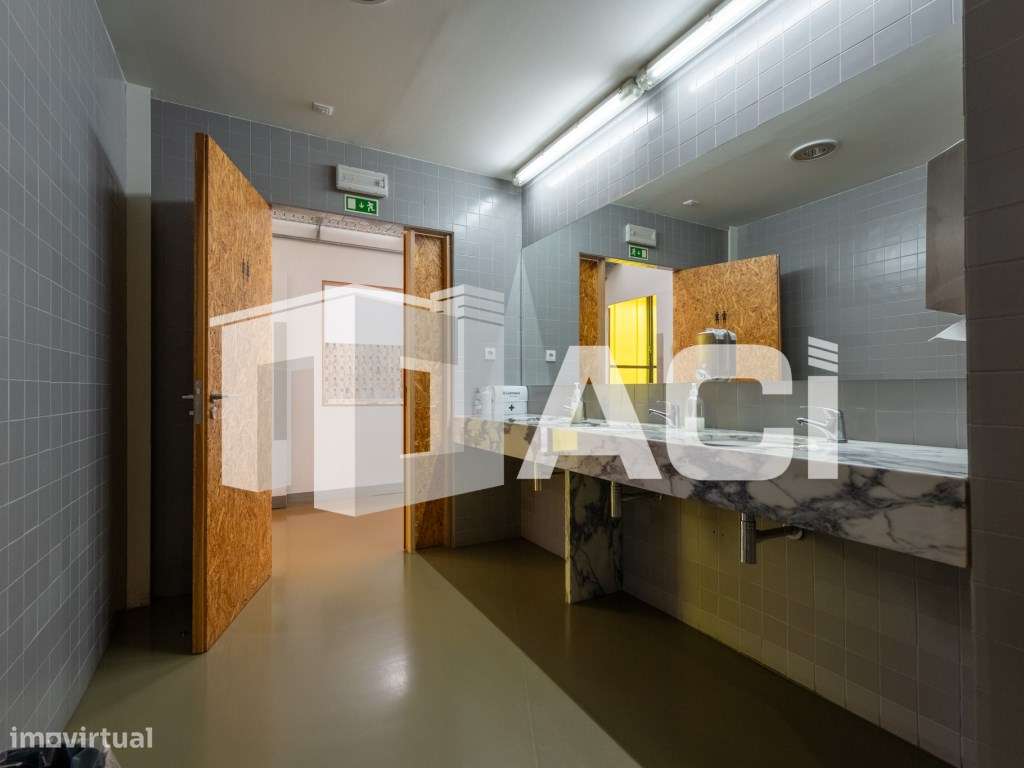 Armazém e Espaço Industrial de Excelência - 3 Pisos | Terreno de 5....-32