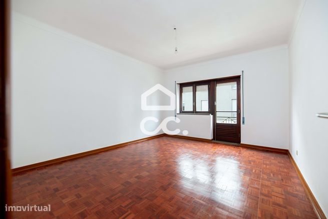 Apartamento T3 com sótão e cozinha equipada no centro do Avelar.-4