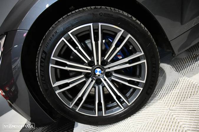 BMW 330 e Aut. M Sport - 18