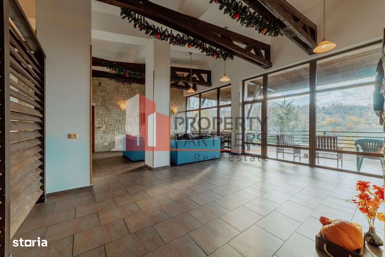 Pensiune  în Bran, sat Poarta – Afacere la cheie, locație premium - Imagine principală: 2/20