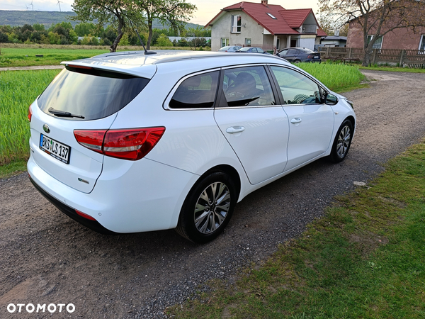 Kia Ceed 1.6 CRDi 136 ISG SW Platinum Edition - 8