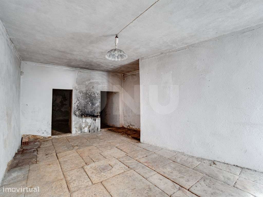 Moradia rés-do-chão para remodelação no Centro Histórico de Estremoz - Grande imagem: 4/19