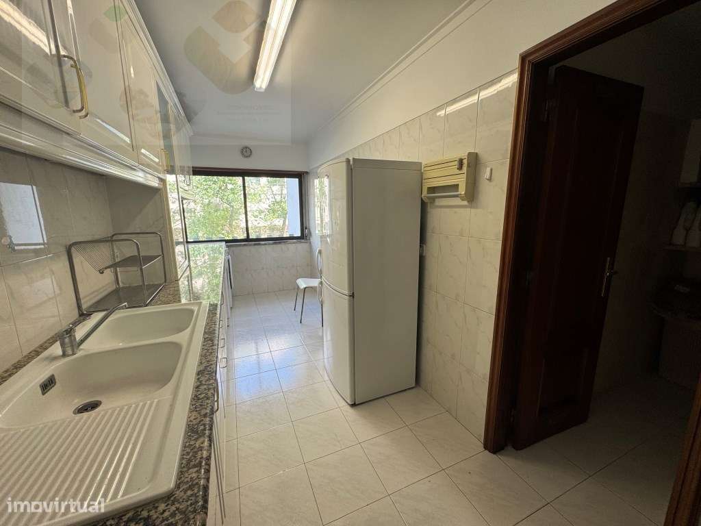 Massamá 6ª. fase, excelente T3, 2 w.c., equipada, arrecadação, Parq... - Grande imagem: 5/48