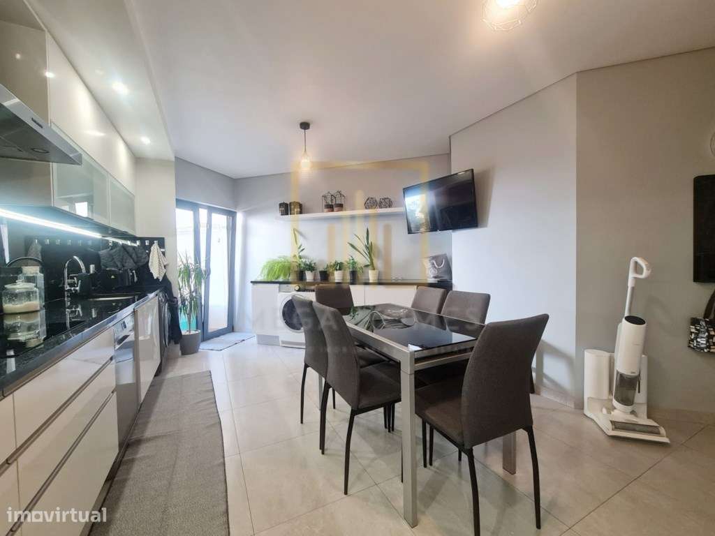 Apartamento T3 com Terraço e 3 WC, em Lagoa.-16