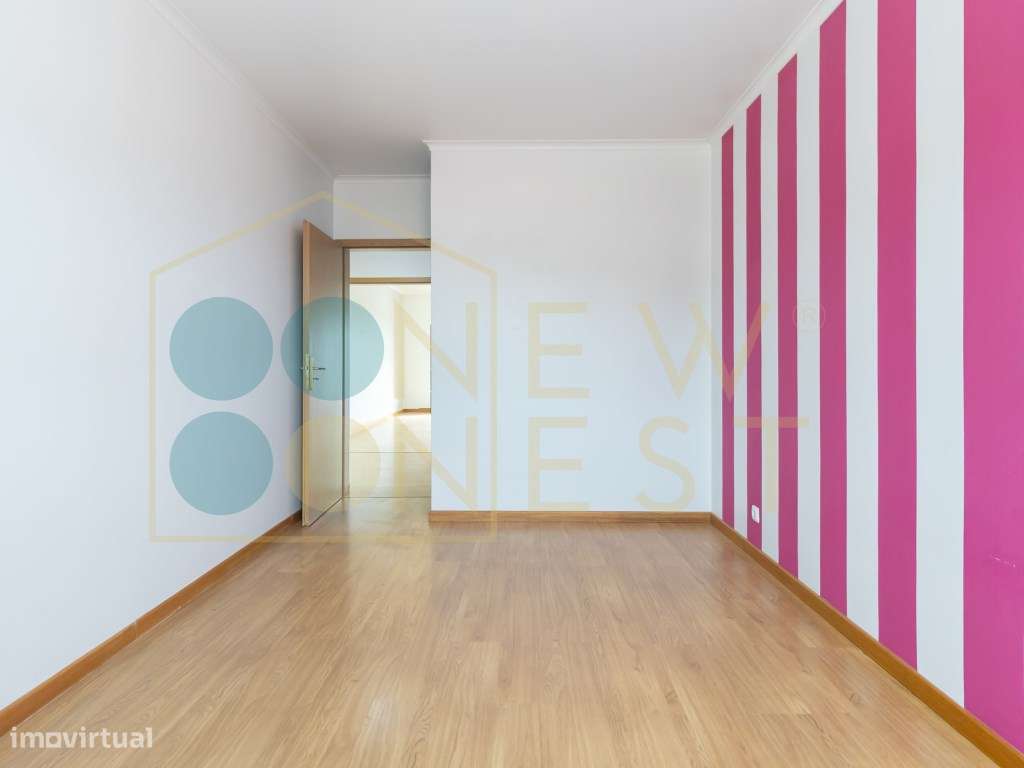 Apartamento T2 com elevador, parqueamento e arrecadação nas Manteig...-25