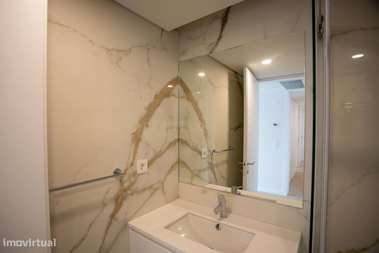 Apartamento T4 com estacionamento e piscina - Areeiro - Grande imagem: 5/17