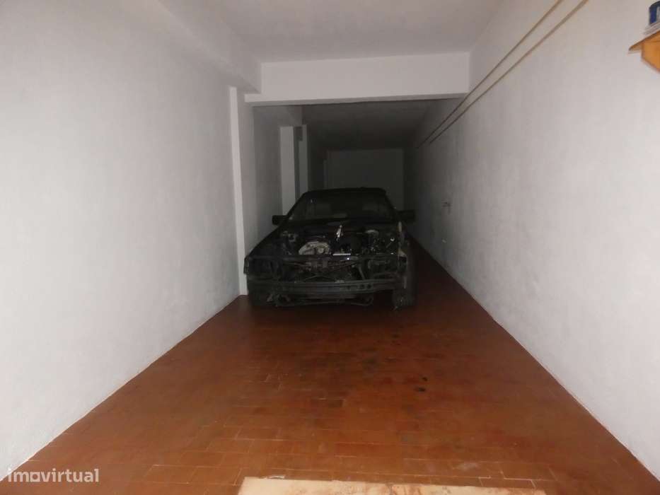 Garagem para Arrendamento com 44 m² em Massamá | 3 Viaturas - Grande imagem: 5/22