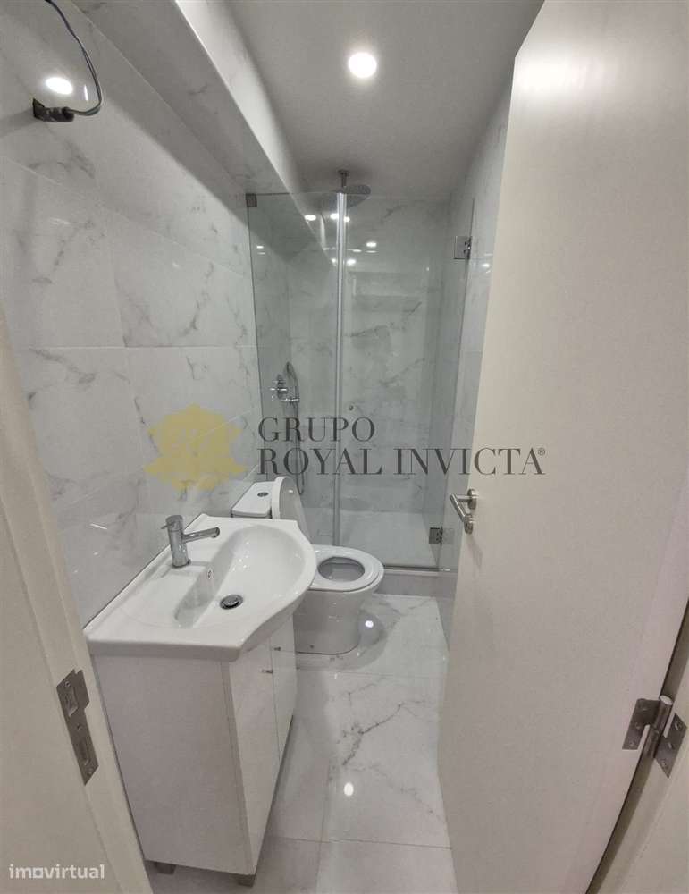 Oportunidade – Apartamento T2 Remodelado no Porto-19