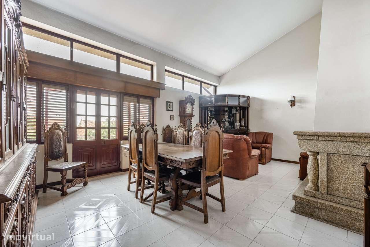 Moradia T4 de gaveto em Nogueira-9