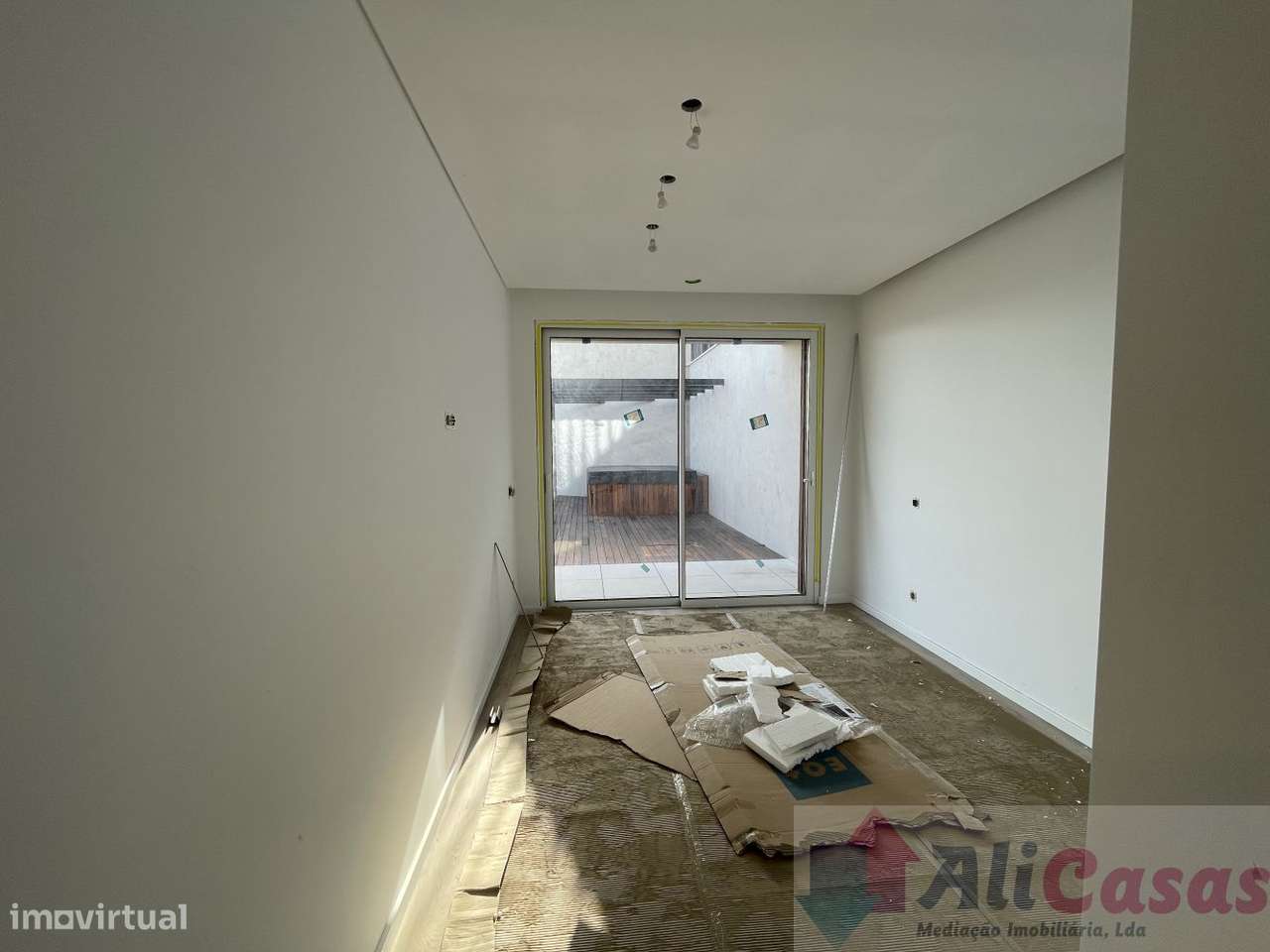 **Apartamento Único à Venda com vista para a Baía**-23