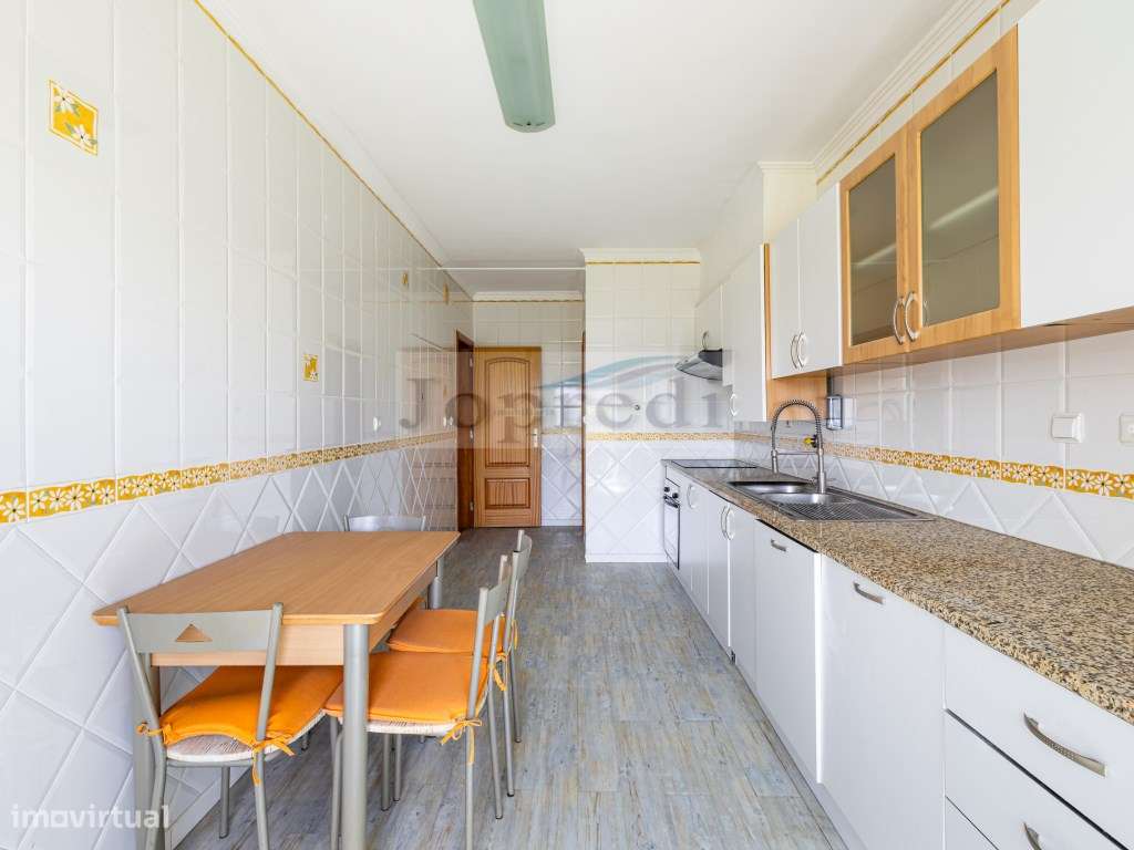 Apartamento T3 com 2 garagens em Box e 1 arrecadação-12