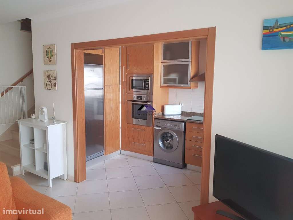 Moradia T3+1 com Estacionamento, Logradouro e Sótão-12