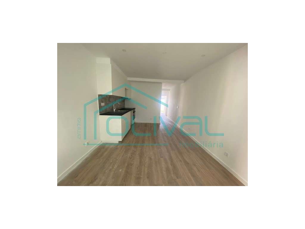 Apartamento t2 à venda na Rua São Francisco Xavier, 10-3