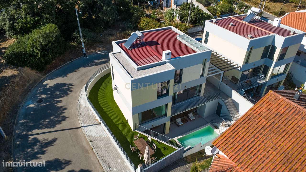 Moradia T3 + 2 com Piscina - Foros de Amora-38