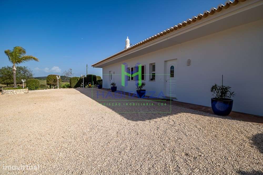 Fantástica Moradia Térrea T3+1, com piscina, grande jardim, e garagem,-22