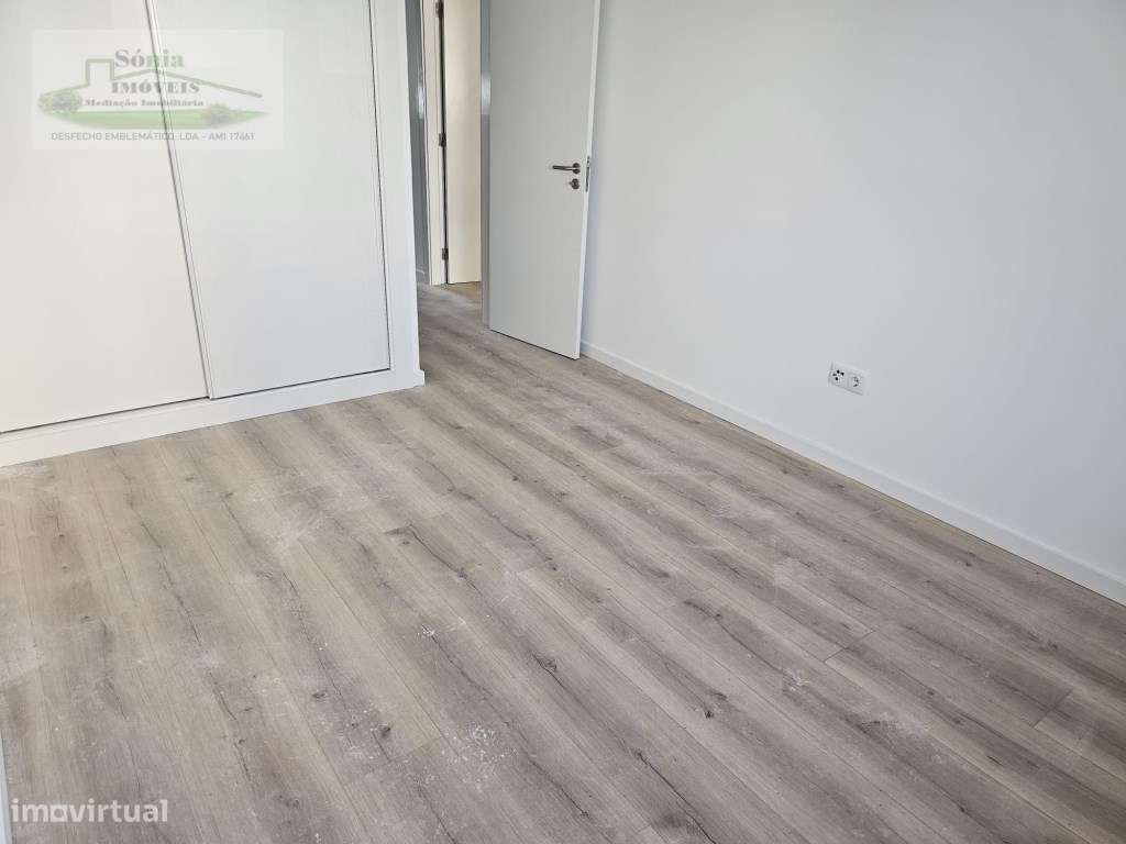 APARTAMENTO T3 EM MASSAMÁ PARA VENDA-9