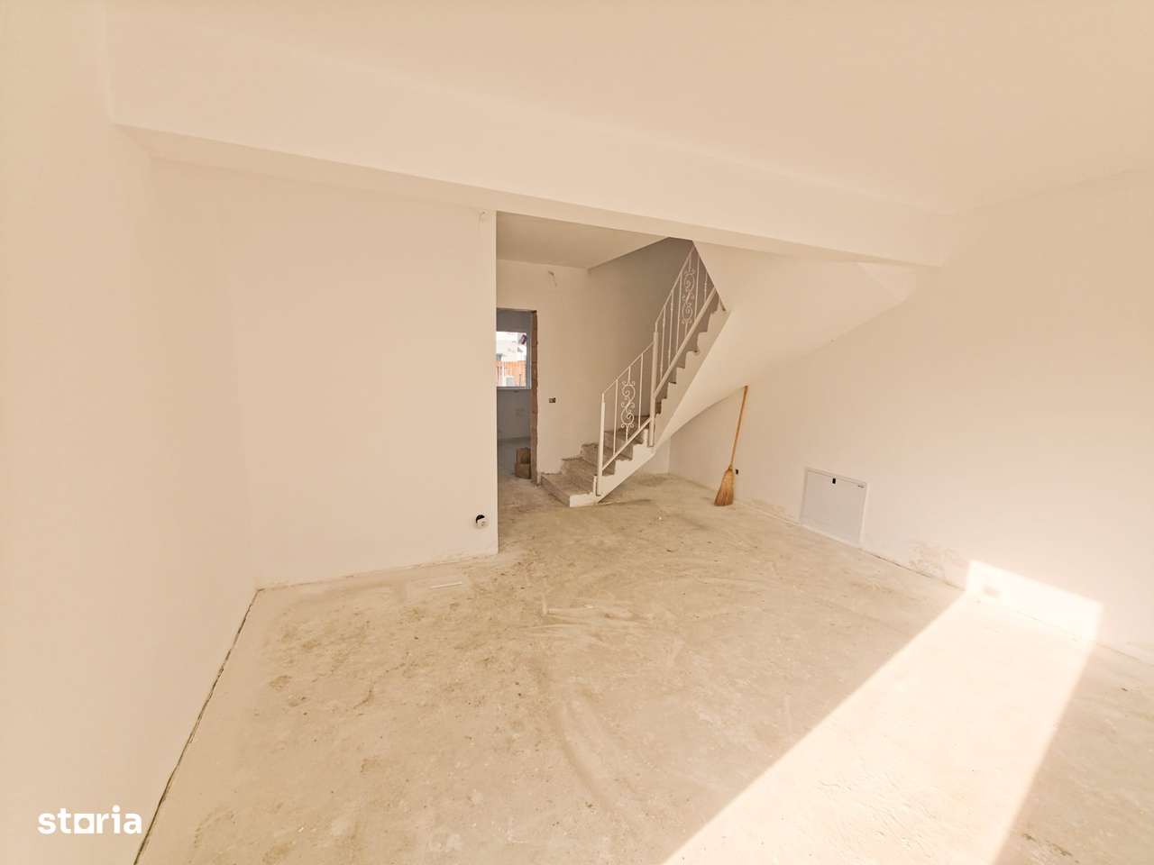 Casa noua cu 3 camere,2 bai, in Livezeni, 421 mp teren, 4 min de oras - Imagine principală: 4/19