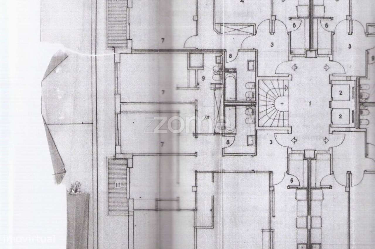 Apartamento T2 renovado localizado no centro da Póvoa de Varzim-24
