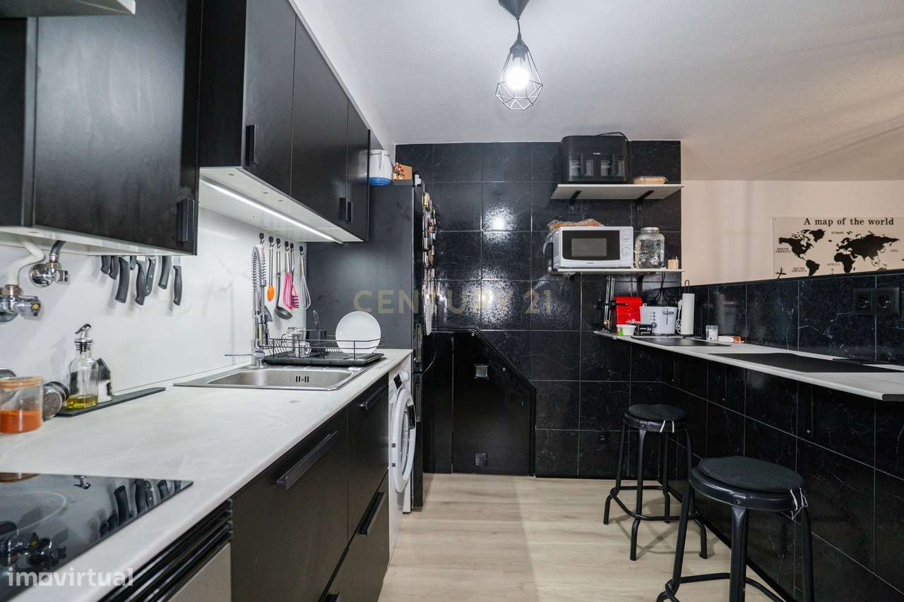 Moradia T2, totalmente renovada no centro de A dos Negros-11