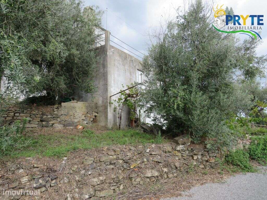 Moradia T3 situada em Outeiro da Lagoa, a apenas 5 minutos da Sertã-40