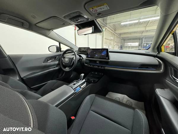 Toyota Prius 2.0 Plug-in Hybrid FWD Dynamic - 17