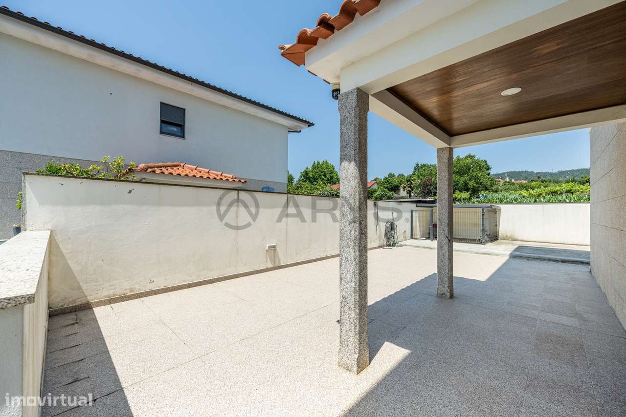 Moradia Geminada T3 em Alvito (S. Martinho), Barcelos-23