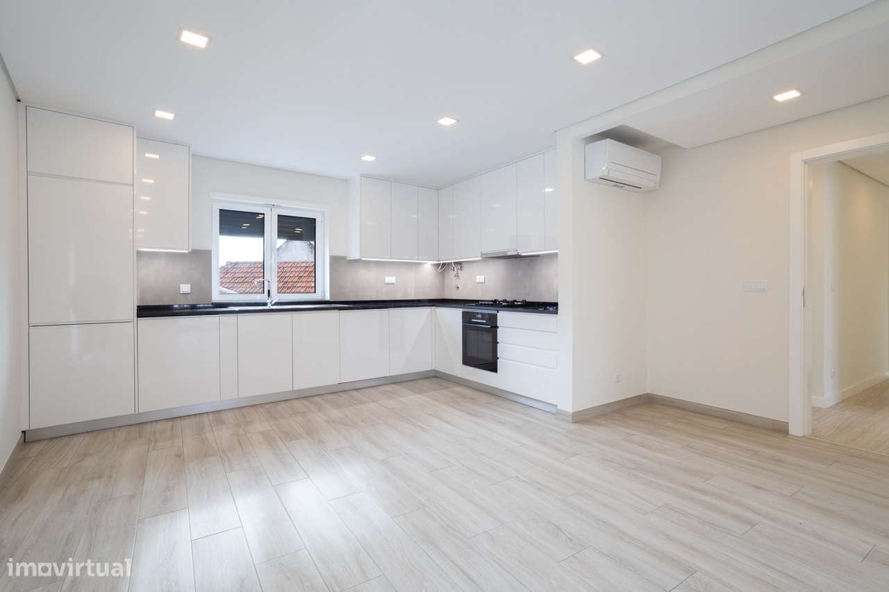 Apartamento T2 Luminoso e Espaçoso no Coração de Cascais – Perto do Ma - Grande imagem: 2/26