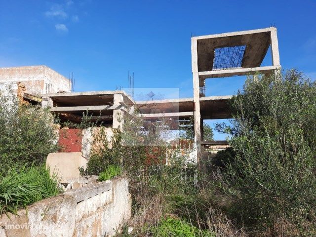 Terreno Urbano situado em Vale Gralhas- Estoi