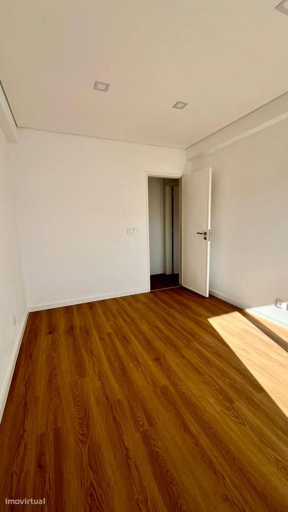 Apartamento T3+1 Duplex | 154 m² | Totalmente Remodelado | Queluz-16