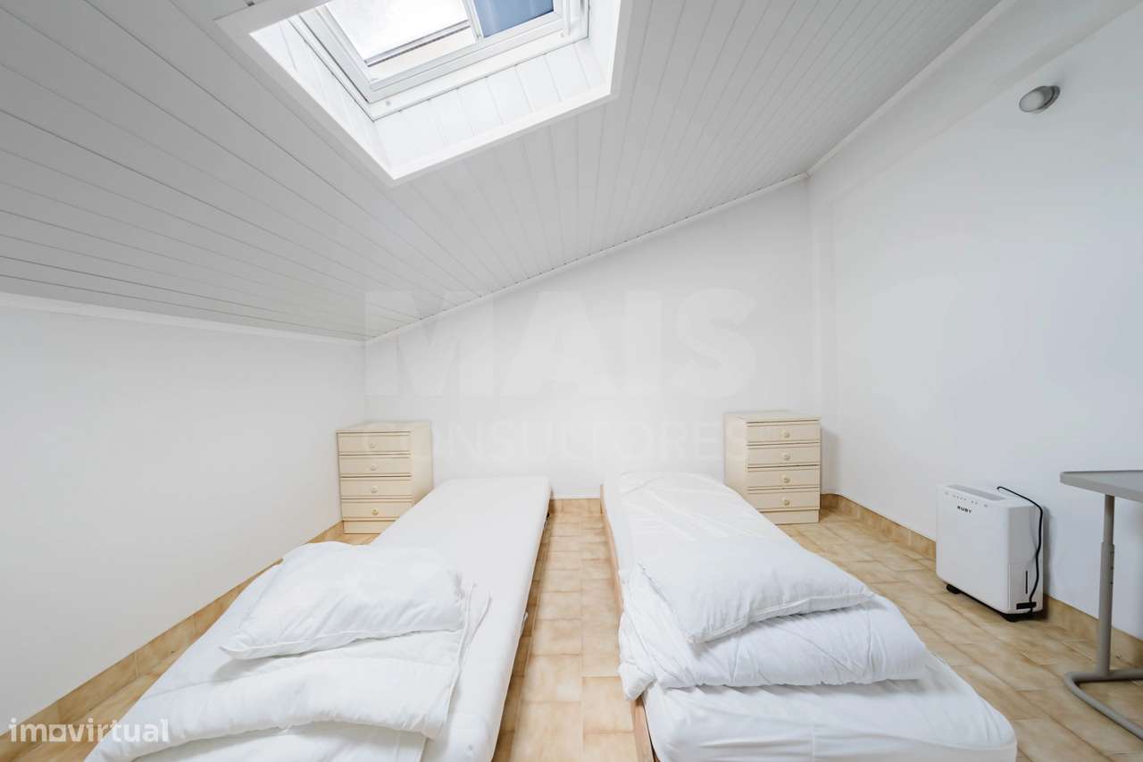 Apartamento T2 com Sótão e Varanda junto à Praia do Baleal-31