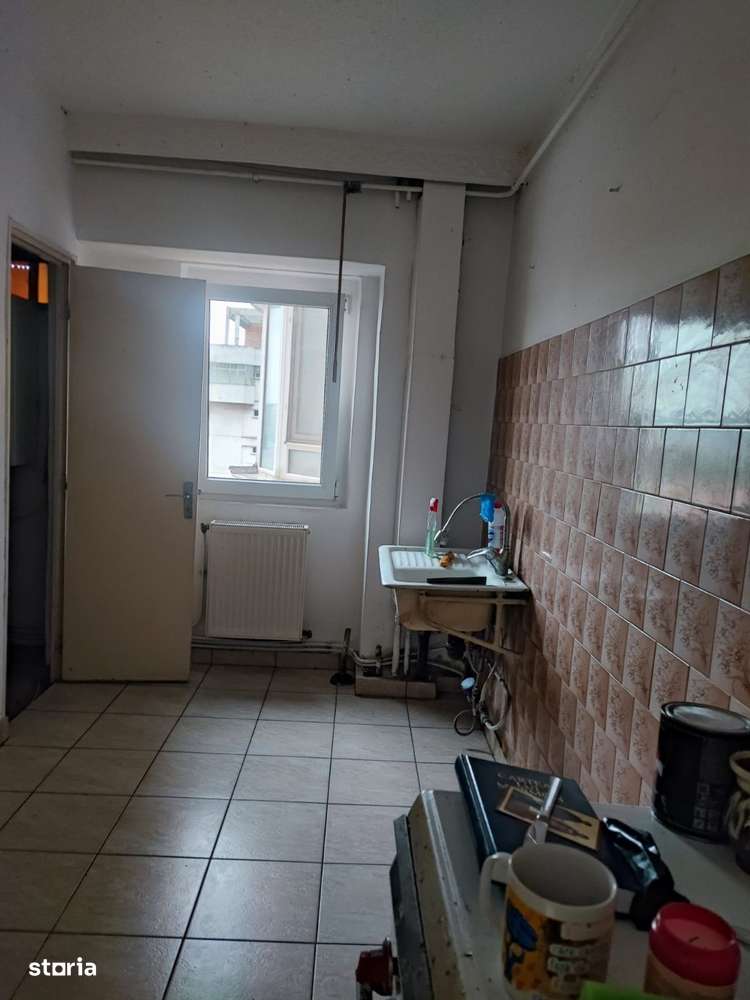 Apartament cu 3 camere decomandat zona Centru Gara bloc cadre  1990-3