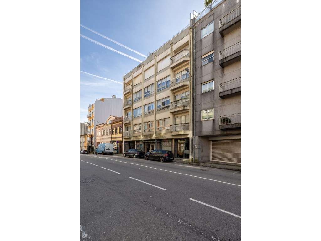 Parque de Estacionamento com 53 Lugares | Investimento Seguro | Porto-24