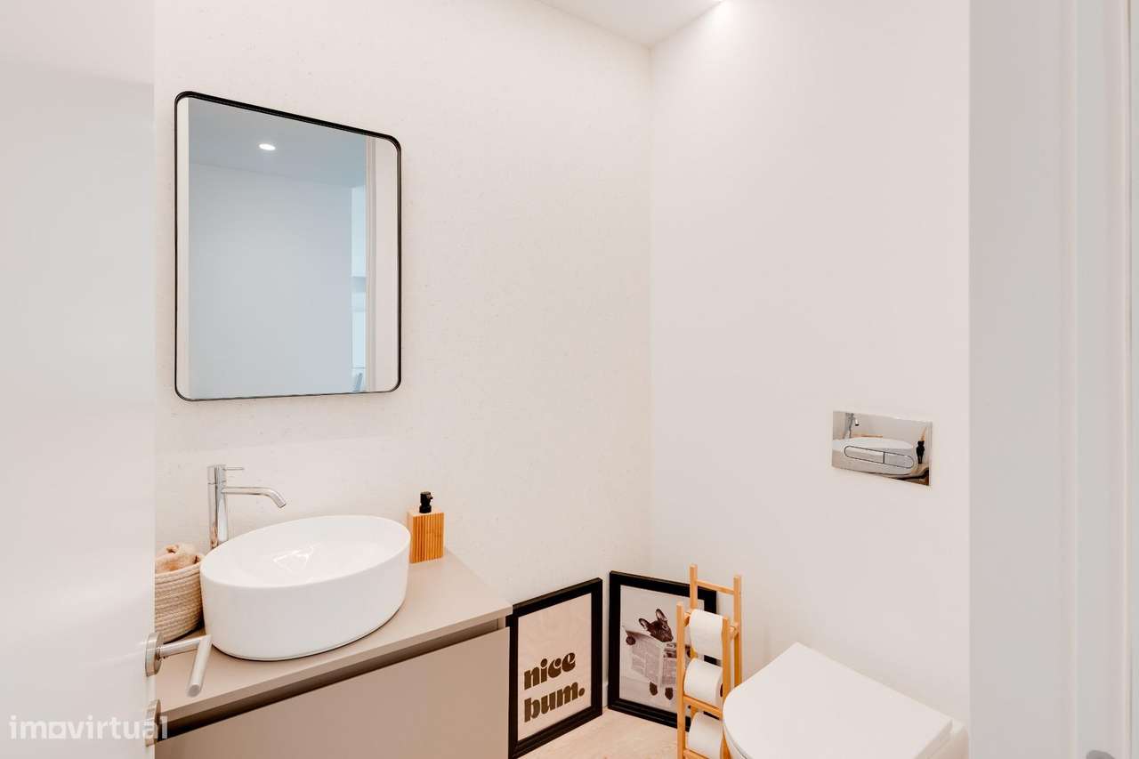 T4 com suite, elevador, garagem e Classe Energética A no centro...-14