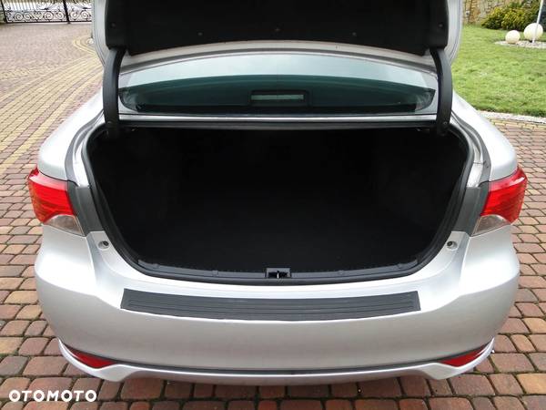 Toyota Avensis 1.8 Premium - 28