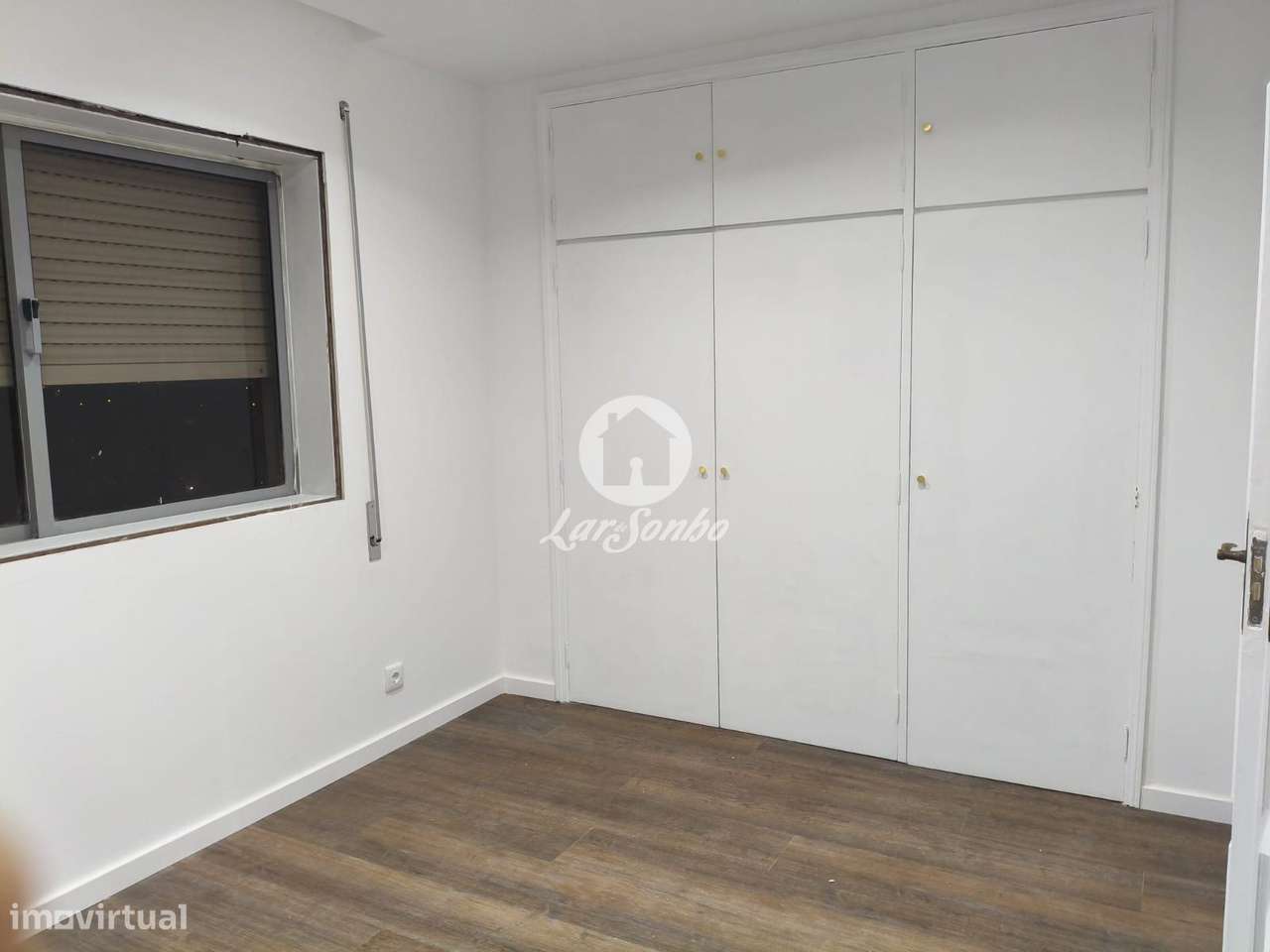 Apartamento T2, remodelado, localizado em Nogueira da Maia-9