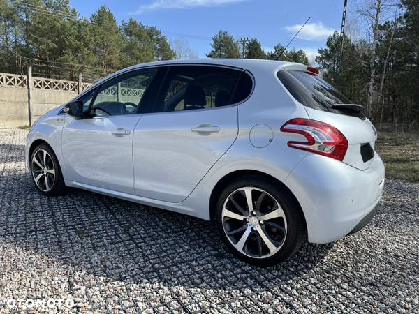 Peugeot 208 - 16