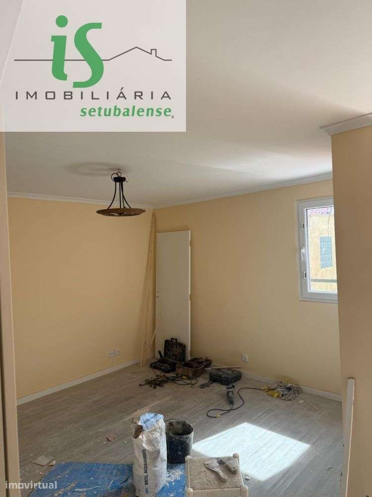 MORADIA T4 TRANSFORMADA EM T3 | TOTALMENTE REMODELADA | CASAL DE FIGUE-8