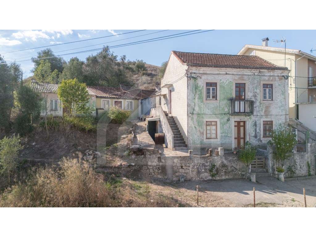 Conjunto de 3 moradias para reabilitação | Pedrulha - Grande imagem: 4/17