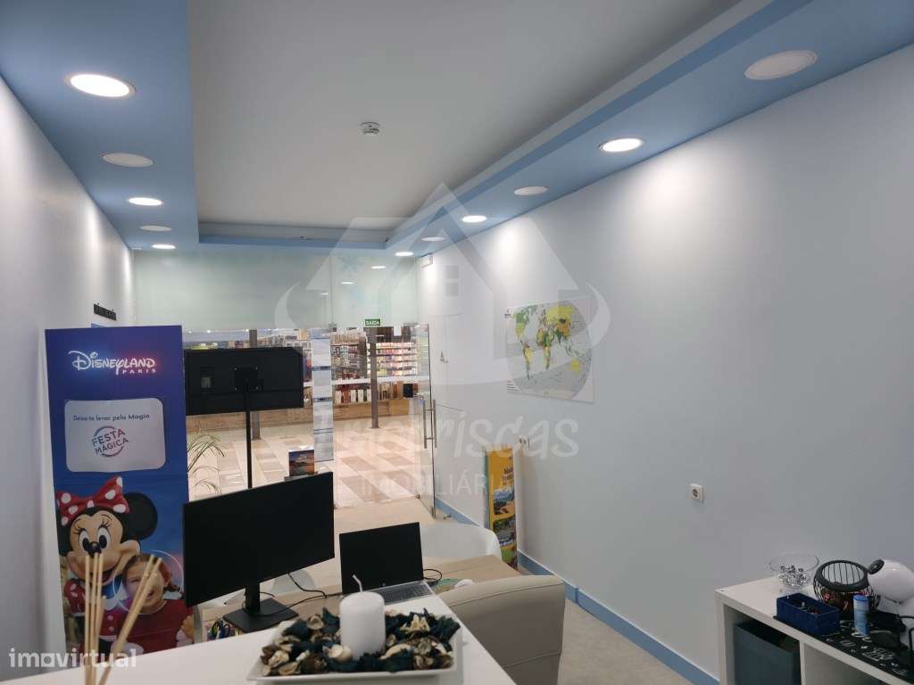 Loja de agência de viagens com RNAVT para trespasse na Bobadela - Grande imagem: 5/10