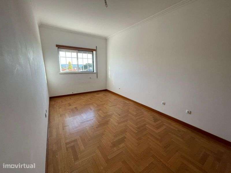 T3 com 2 Varandas, Garagem , perto da  estação Comboio - Grande imagem: 5/12