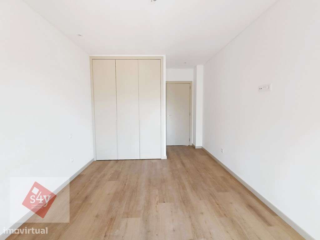 Apartamento T3 com 2 Parqueamentos!-12
