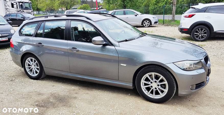 BMW Seria 3 320i Touring Edition Exclusive - 22