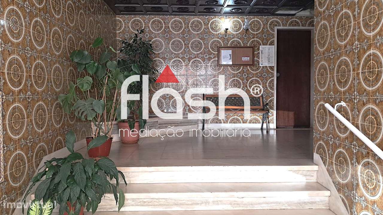 T2 Remodelado com elevador e arrecadação na Figueirinha-Oeiras-27